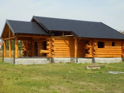 Etnolog Milan Drmić bavi se rijetkim zanatom - seli stare drvene kuće na nove adrese