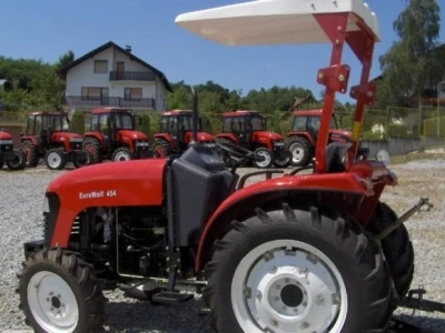 Traktor EuroWolf 454
