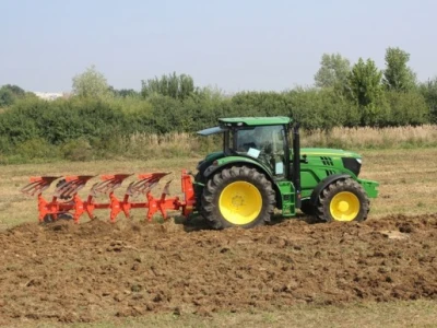 JD 6150R + Kuhn Varimaster123 ET
