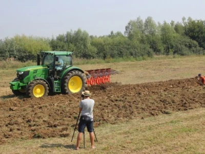 JD 6150R + Kuhn Varimaster123 ET