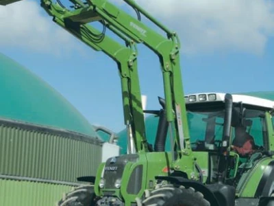 Traktor Fendt 700 Vario