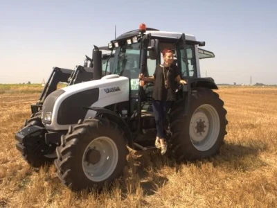 Valtra A93 traktor