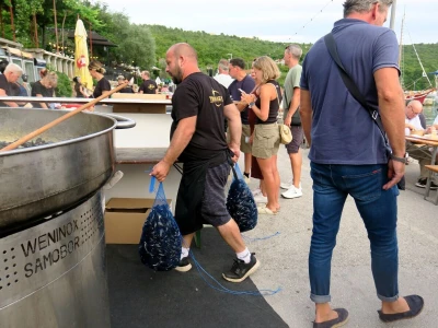 Fešta od pedoći i 56. Smotra narodne glazbe i plesa Labinštine - Trget