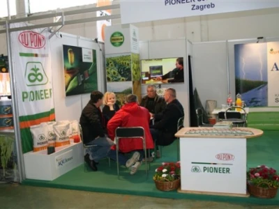 Tvrtka Pioneer i njihov izložbeni štand