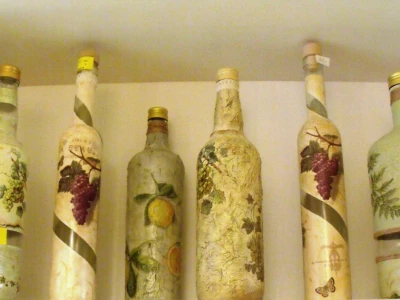 Umjetnički pakirana vina i ulje - djelo supruge Angelike