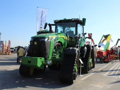 John Deere 8RX traktor gusjeničar