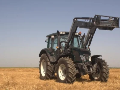 Valtra N103 traktor