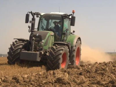 Fendt 724 traktor
