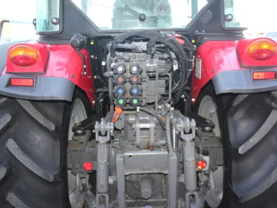 Traktor Massey Ferguson F3709
