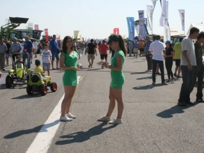 Hostese i posjetitelji