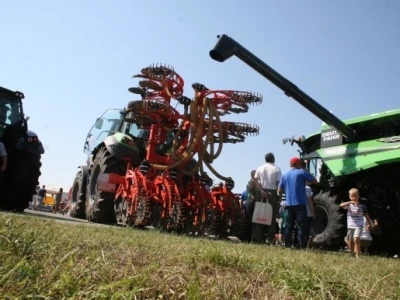Hrvatska premijera Deutz Fahr 9340 TTV traktora i Kuhn strigera