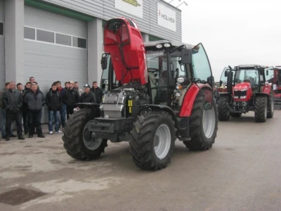 PMT i velika prezentacija Massey Fergusona