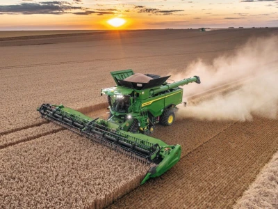 John Deere predstavio novi S7 kombajn i tri modela 9RX traktora