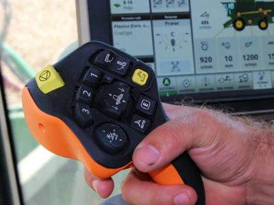John Deere S770i kombajn