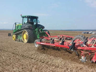 Prezentacija John Deere traktora i kombajna