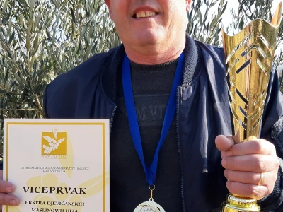 POVENJAK 2019 - Mario Buterin iz Paljuva  pobijedio  maslinarsku elitu Istre i Dalmacije