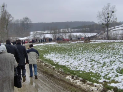 Kilometarska kolona do groblja