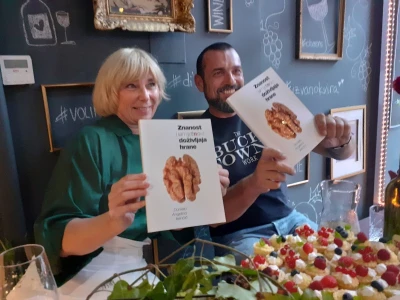 Knjiga Znanost i umjetnost  doživljaja hrane