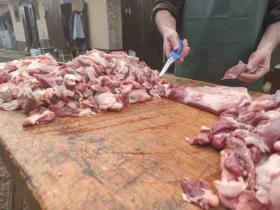 Kolinje 2021. (svinjske polovice, kobasice, čvarci, meso, mast)