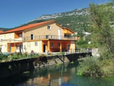 Obiteljska kuća s bazenom i čistom tekućom vodom Tomislava Vukosaca Čiće u Dusini