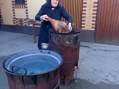 Kuhanje Uskrsne šunke u obitelji Živić iz Sikirevaca