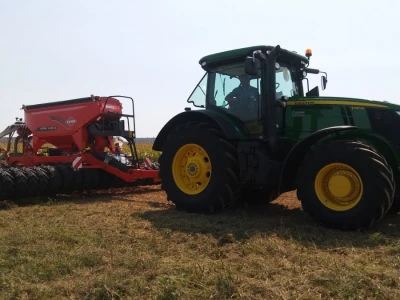 Sijačica KUHN Espro 6000 R i traktor John Deere 7230 R