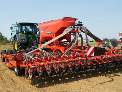 Sijačica KUHN Espro 6000 R i traktor John Deere 7230 R