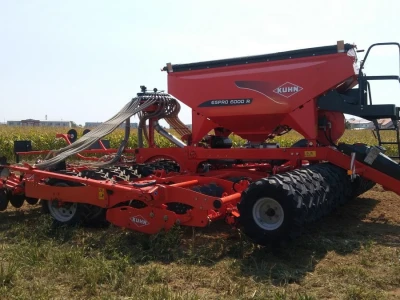 Sijačica KUHN Espro 6000 R i traktor John Deere 7230 R