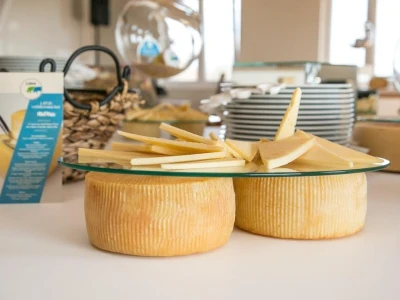 S otvorenja Milk&amp;Cheese Bara