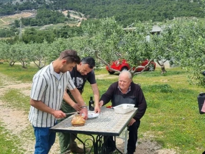 LJUBAV ŽIVI VJEČNO: Potraga za nagrađenim uljem koje je Slavonac u Bolu posvetio pokojnoj ženi