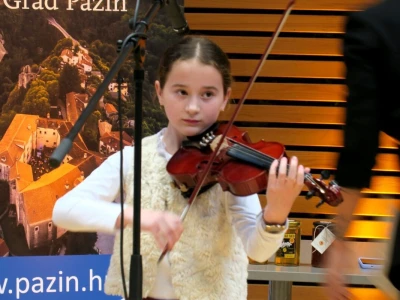 Lorena Šestan šampionka 20. Dana meda u Pazinu - 150 godina obiteljske tradicije
