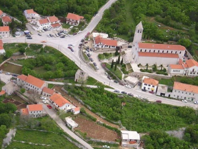 Lovreć - središte istoimene općine
