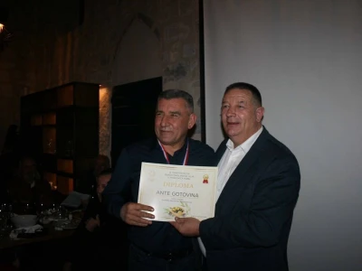 MAŠKOVIĆA HAN - Dunja i Ante Gotovina preuzeli zlatna  odličja za svoje maslinovo ulje
