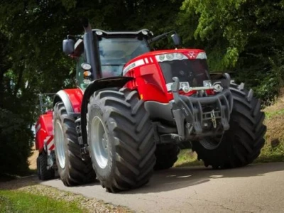 Traktor Massey Ferguson 8700
