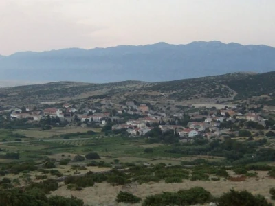 Mjesto Kolan na otoku Pagu u Zadarskoj županiji
