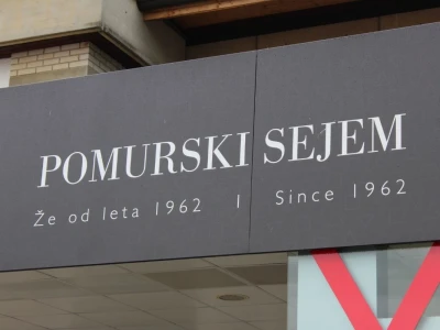 Mladi đakovčani u Sloveniji prodaju namještaj od slavonske hrastovine