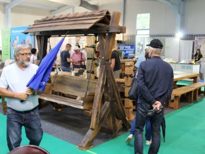 Mladi đakovčani u Sloveniji prodaju namještaj od slavonske hrastovine