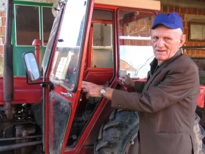 Nedjeljko uživa raditi u polju sa traktorom
