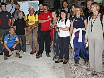 Sudionici noćnog uspona na bračku Vidovu goru (780 metara nad morem)