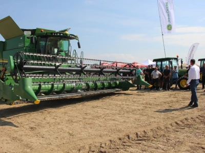 Novi John Deere - DEMO u polju