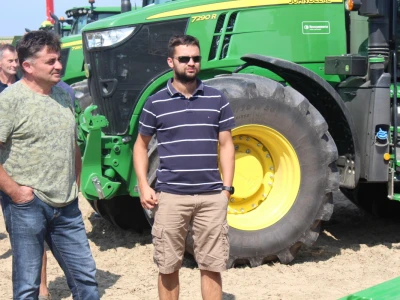 Novi John Deere - DEMO u polju