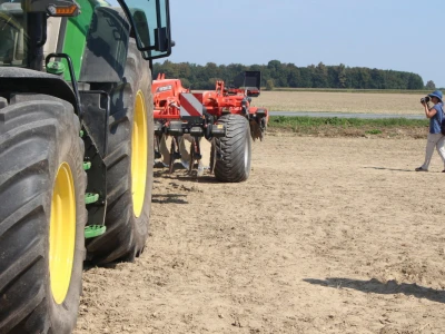 Novi John Deere - DEMO u polju