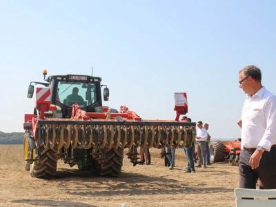 Novi John Deere - DEMO u polju