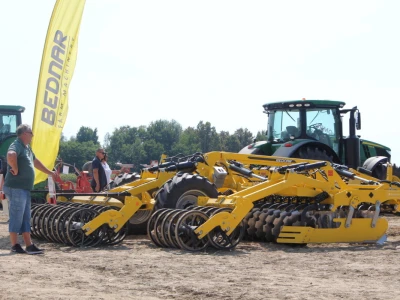 Novi John Deere - DEMO u polju