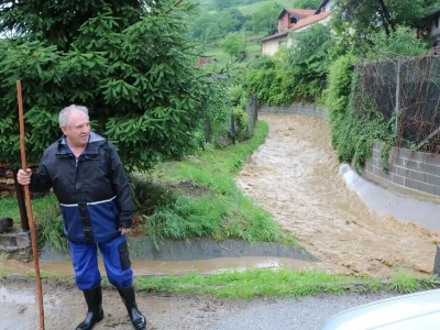 Obilna kiša s tučom pogodila Požegu i okolicu