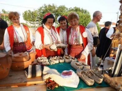 Opanci oputari - izvorna pučka nošnja (obuća)