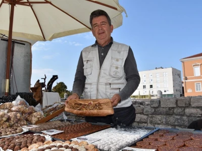 OPG EUGEN NOVAKOVIĆ: Proizvodi i unosno prodaje čips i kobasice od smokava!