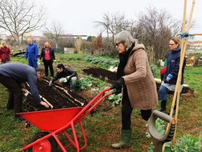 Ovim načinom vrtlarenja pokušavamo stvoriti što bolji suživot prirode i čovjeka te promicati održivi način uzgoja hrane
