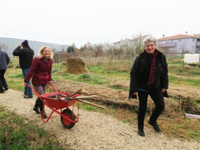 Ovim načinom vrtlarenja pokušavamo stvoriti što bolji suživot prirode i čovjeka te promicati održivi način uzgoja hrane