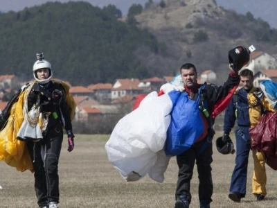 Oadibranci . sudionici skakačkog mitinga na sinjskom sportskom aerodromu 2015